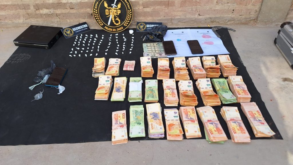 Incautan droga y una millonaria recaudación luego de tres allanamientos a bunkers narcos en Sáenz Peña Incautan droga y una millonaria recaudación luego de tres allanamientos a bunkers narcos en Sáenz Peña
