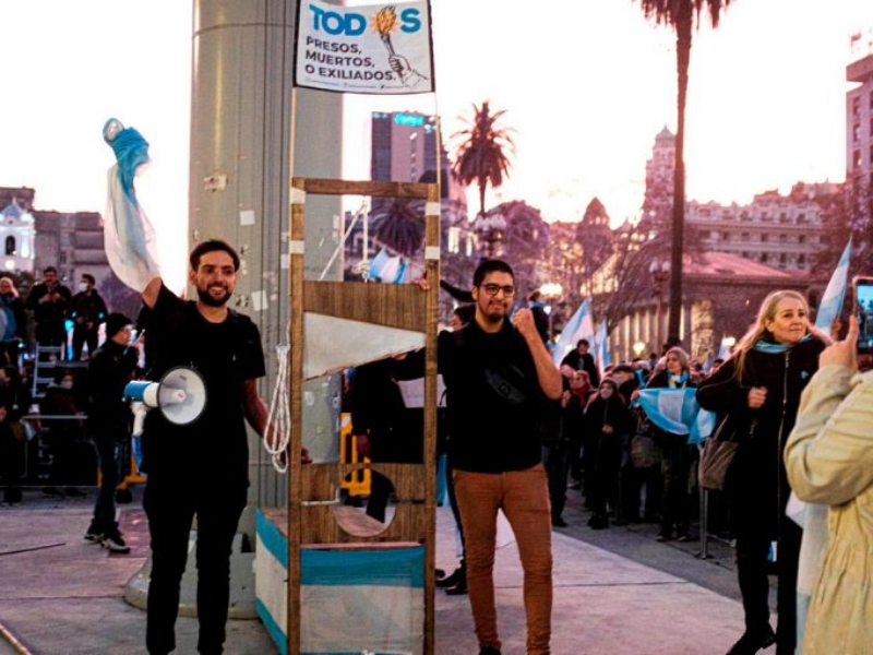 «Esta vez sí van a ser 30.000…de base»: los posteos de Revolución Federal que investiga la Justicia «Esta vez sí van a ser 30.000…de base»: los posteos de Revolución Federal que investiga la Justicia