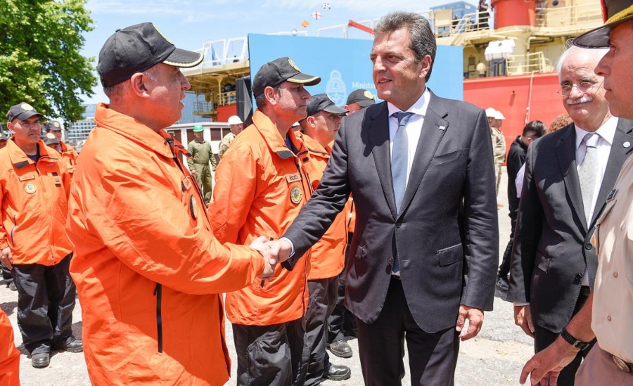 Massa afirmó que las Fuerzas Armadas “tendrán un rol central en la defensa de la soberanía argentina” Massa afirmó que las Fuerzas Armadas “tendrán un rol central en la defensa de la soberanía argentina”