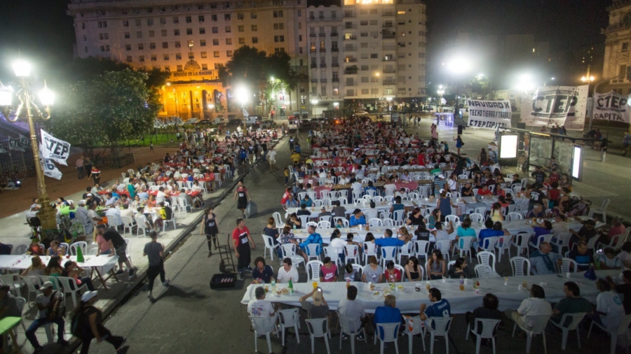 Organizaciones sociales harán una cena de Nochebuena frente al Congreso Organizaciones sociales harán una cena de Nochebuena frente al Congreso