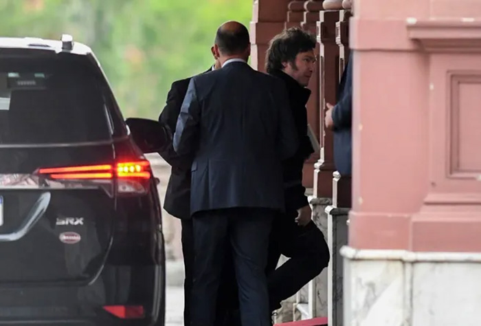 Temblor en Casa Rosada: Milei cae debajo del 30% en las encuestas y crece Patricia Temblor en Casa Rosada: Milei cae debajo del 30% en las encuestas y crece Patricia
