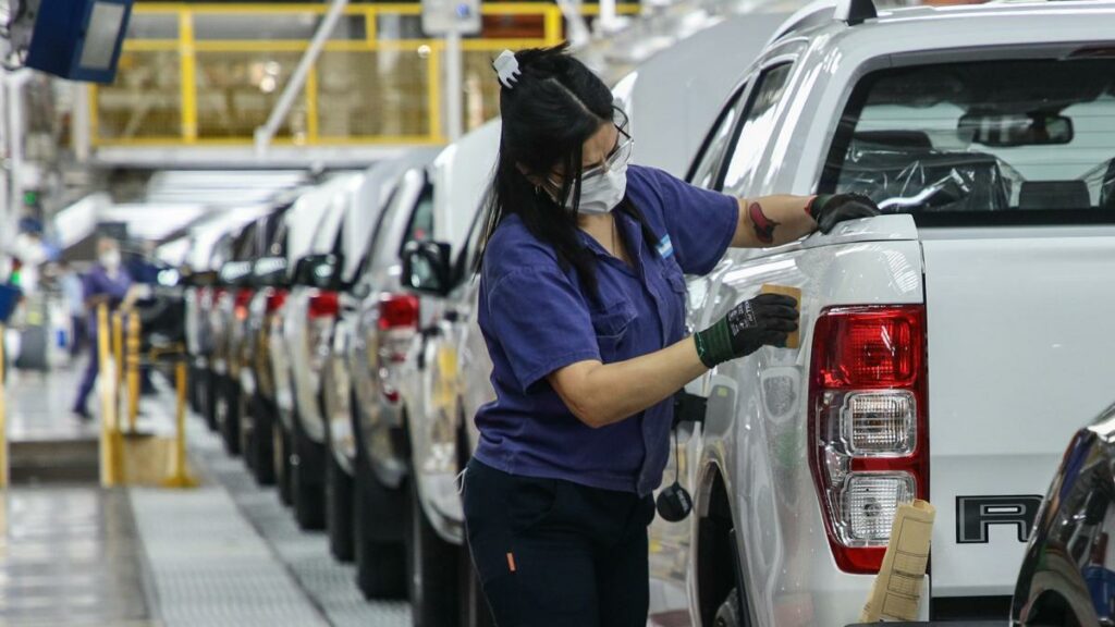 Proyectan que producción nacional de vehículos cerrará 2023 con más de 600.000 unidades