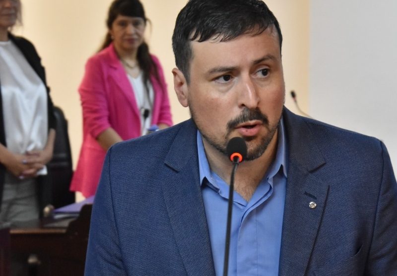 Legislador provincial oficialista se refirió a los cuestionamientos al Ejecutivo provincial Legislador provincial oficialista se refirió a los cuestionamientos al Ejecutivo provincial