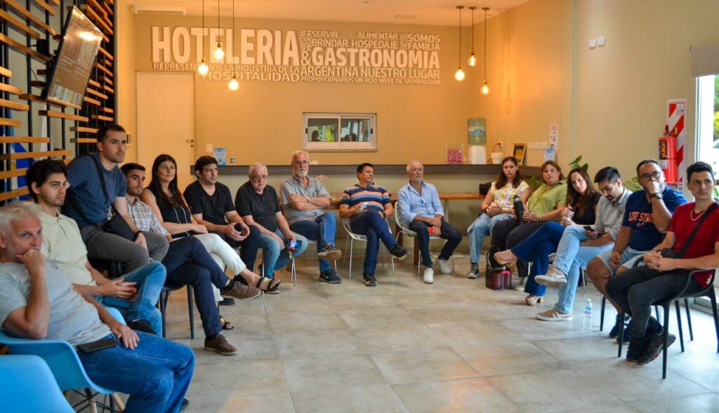 Encuentro de evaluación y coordinación entre el Municipio, hoteleros y gastronómicos Encuentro de evaluación y coordinación entre el Municipio, hoteleros y gastronómicos