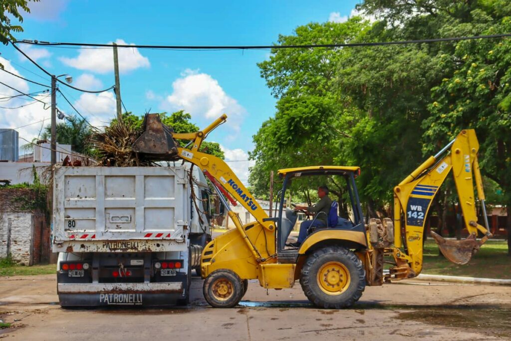 Operativo de saneamiento ambiental en el barrio Miranda Gallino