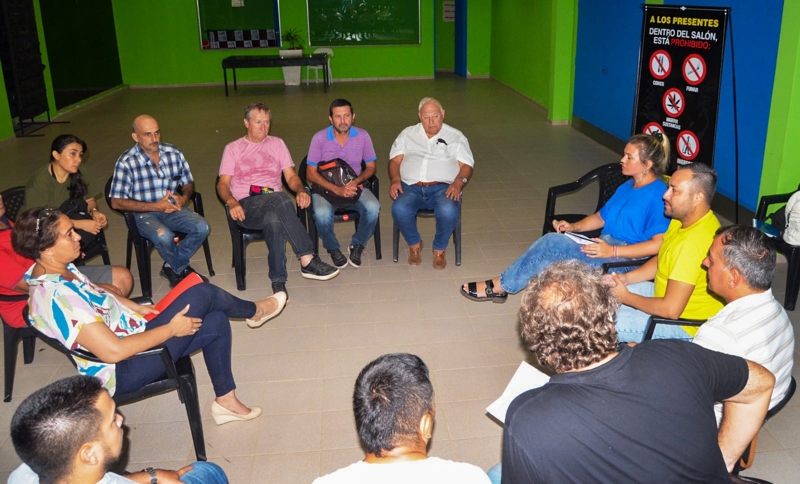 Reunión de trabajo entre vecinos de Villa Universidad y funcionarios municipales Reunión de trabajo entre vecinos de Villa Universidad y funcionarios municipales