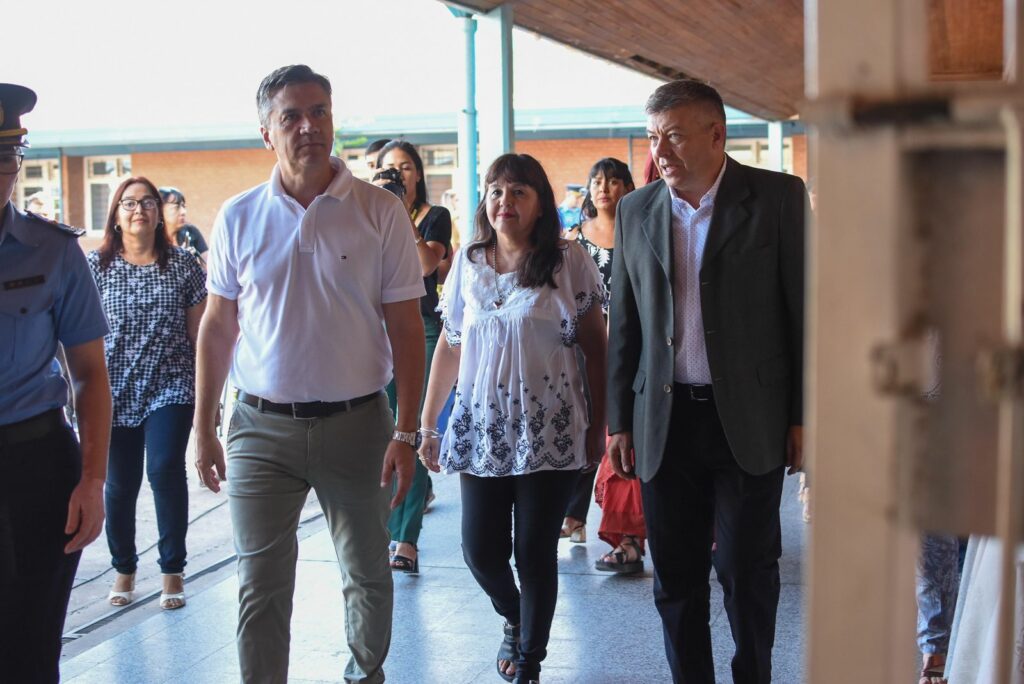 El gobierno inició la instalación de equipos del programa vigía para garantizar la seguridad en las escuelas