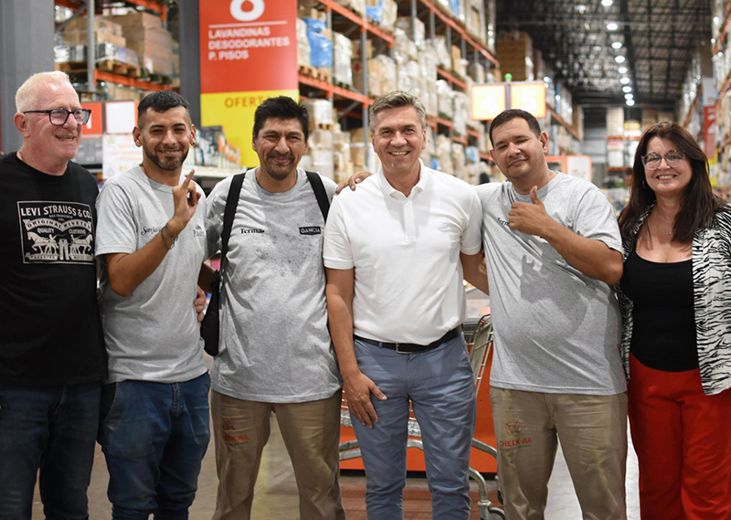 Trabajo e inclusión: Zdero visitó una empresa mayorista que incorporó a personas con discapacidad Trabajo e inclusión: Zdero visitó una empresa mayorista que incorporó a personas con discapacidad