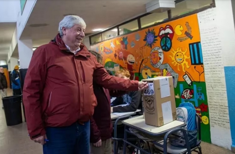 Polémica en Bariloche: intendente quitó impuestos al gremio que condujo hasta diciembre y que ahora preside su hermano Polémica en Bariloche: intendente quitó impuestos al gremio que condujo hasta diciembre y que ahora preside su hermano