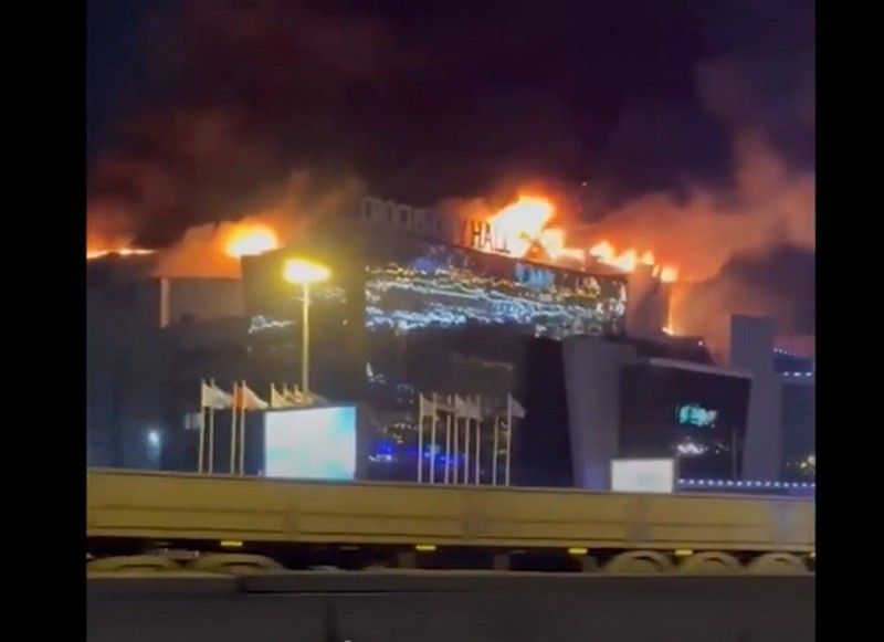 Tiroteo y explosión en una sala de conciertos en Moscú: reportan varios muertos y heridos Tiroteo y explosión en una sala de conciertos en Moscú: reportan varios muertos y heridos