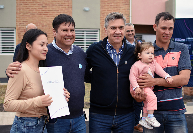 En el 58° aniversario de Villa Rural “El Palmar”, Zdero entregó 30 viviendas y 15 títulos En el 58° aniversario de Villa Rural “El Palmar”, Zdero entregó 30 viviendas y 15 títulos