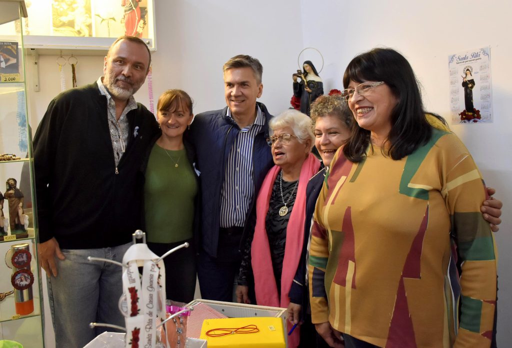 Zdero acompañó la multitudinaria celebración de Santa Rita de Casia en Puerto Tirol Zdero acompañó la multitudinaria celebración de Santa Rita de Casia en Puerto Tirol