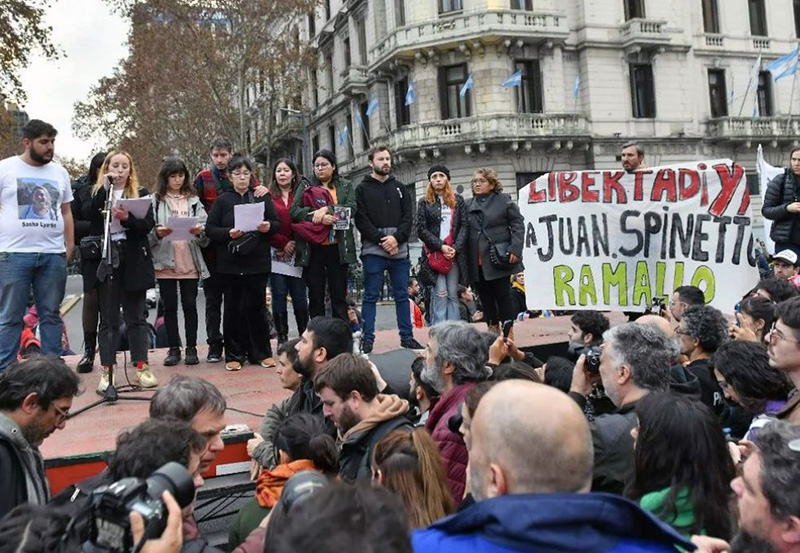 Oposición a la represión: masiva manifestación en Plaza de Mayo por los detenidos en la protesta por la Ley Bases Oposición a la represión: masiva manifestación en Plaza de Mayo por los detenidos en la protesta por la Ley Bases