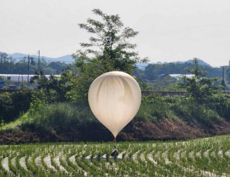 Corea del Norte envió unos 500 globos con basura a Seúl Corea del Norte envió unos 500 globos con basura a Seúl