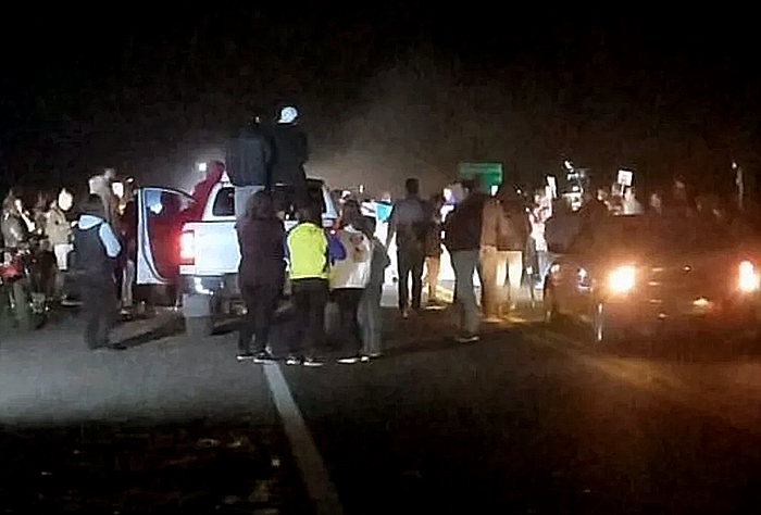Caso Loan: vecinos realizaron un corte de tránsito total de la Ruta 123 Caso Loan: vecinos realizaron un corte de tránsito total de la Ruta 123