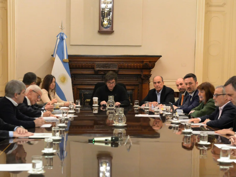 Milei encabezó nueva reunión de Gabinete con la presencia de Villarruel tras la tensión interna Milei encabezó nueva reunión de Gabinete con la presencia de Villarruel tras la tensión interna