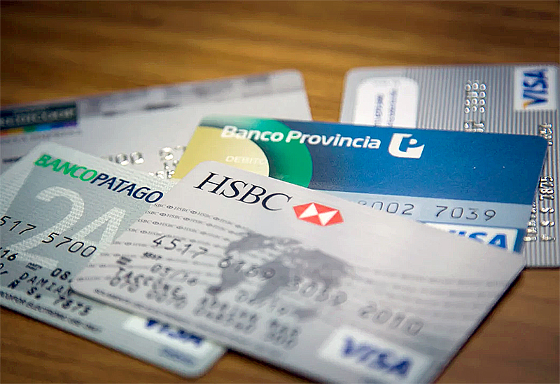 El 93% de los argentinos tiene deudas y el 54% son con tarjeta de crédito El 93% de los argentinos tiene deudas y el 54% son con tarjeta de crédito