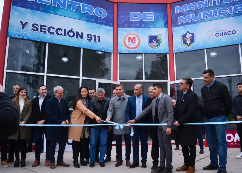 Las Breñas: Zdero inauguró el Centro de Monitoreo Municipal Las Breñas: Zdero inauguró el Centro de Monitoreo Municipal