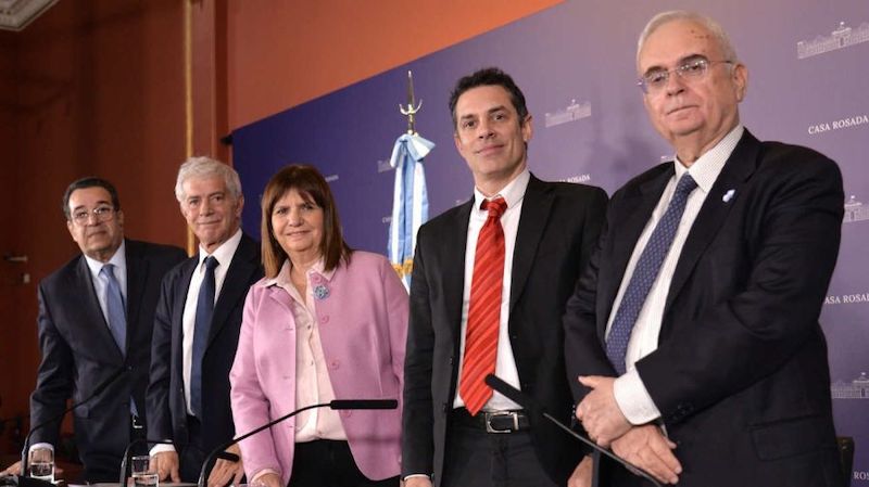 AMIA: Mariano Cúneo Libarona y Patricia Bullrich presentaron el proyecto de juicio en ausencia AMIA: Mariano Cúneo Libarona y Patricia Bullrich presentaron el proyecto de juicio en ausencia
