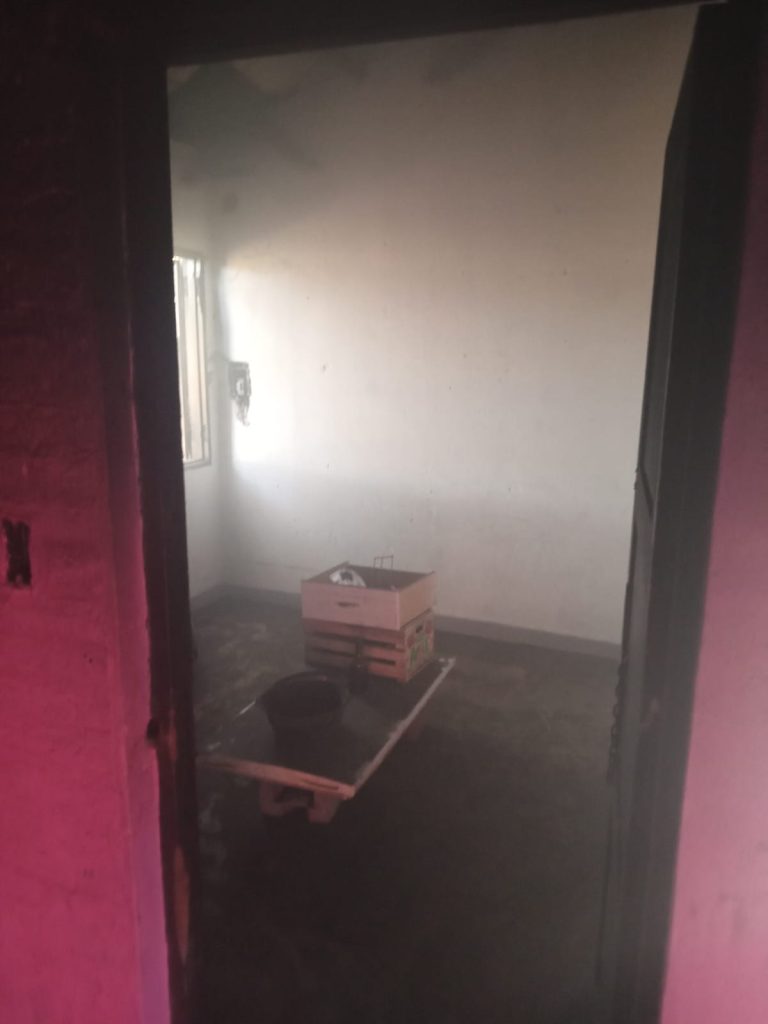 Para paliar el frío, quemaron una cubierta dentro de su casa: la vivienda terminó incendiada