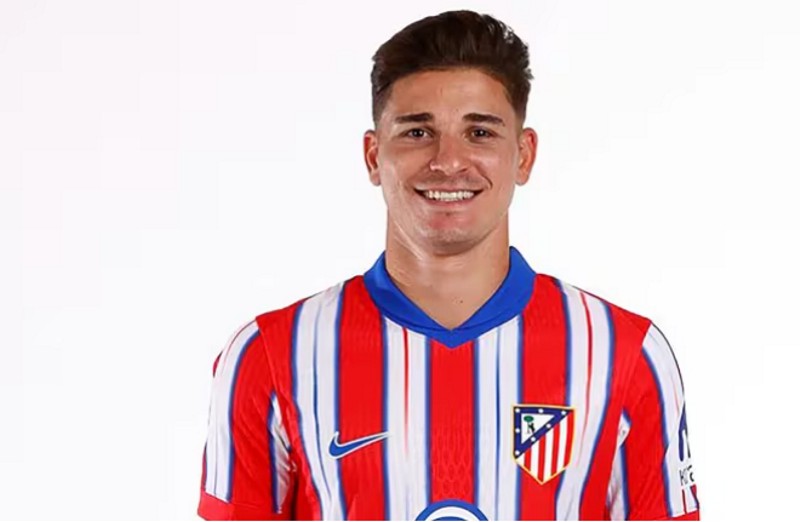 Oficial: Julián Álvarez es nuevo refuerzo del Atlético de Madrid Oficial: Julián Álvarez es nuevo refuerzo del Atlético de Madrid