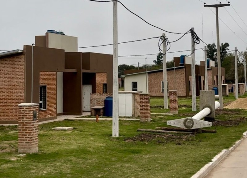 El Gobierno provincial reactivó trabajos en viviendas en Selvas del Río de Oro El Gobierno provincial reactivó trabajos en viviendas en Selvas del Río de Oro
