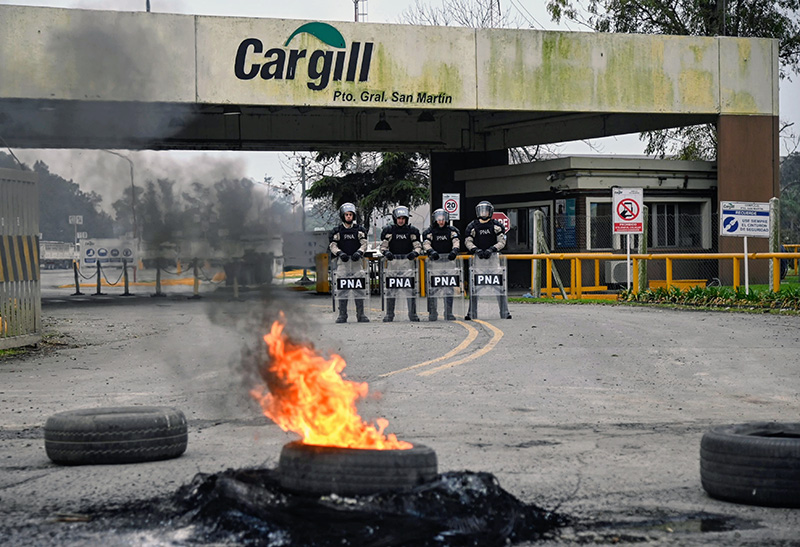 Sin acuerdo salarial, los aceiteros iniciaron una huelga que paraliza todas las plantas del país Sin acuerdo salarial, los aceiteros iniciaron una huelga que paraliza todas las plantas del país