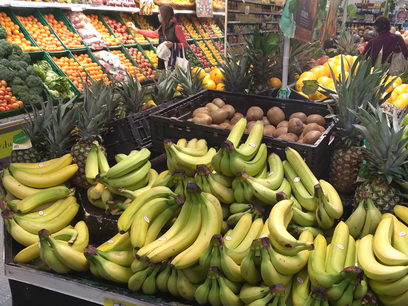 El plato fumigado: denuncian la carga química de agrotóxicos que ingerimos cada día a través de los alimentos El plato fumigado: denuncian la carga química de agrotóxicos que ingerimos cada día a través de los alimentos