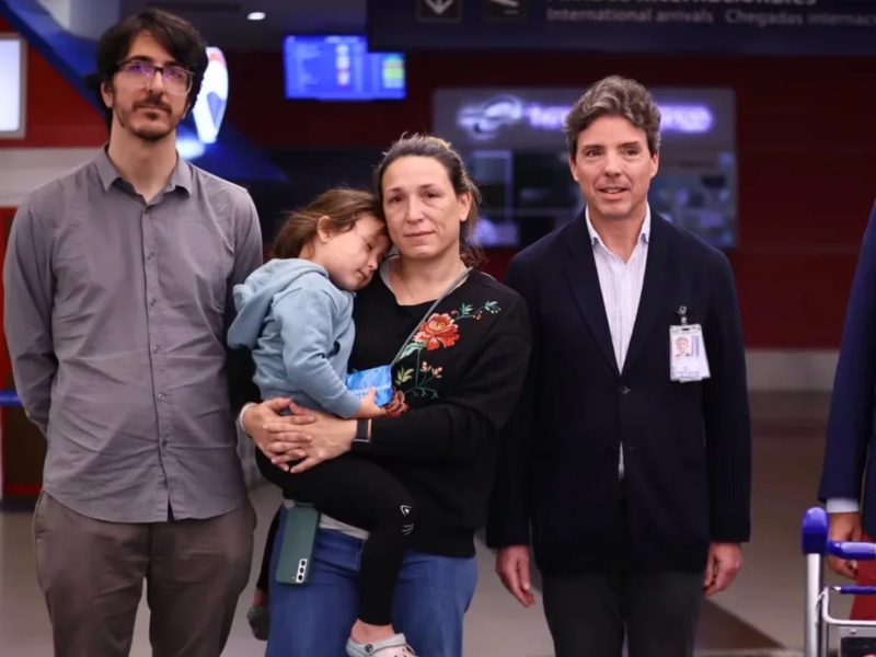 Regresaron al país los diplomáticos argentinos que fueron expulsados de Venezuela Regresaron al país los diplomáticos argentinos que fueron expulsados de Venezuela