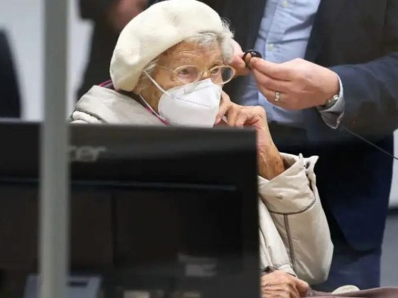 Ratifican condena a la anciana de 99 años que fue secretaria de un campo de concentración nazi Ratifican condena a la anciana de 99 años que fue secretaria de un campo de concentración nazi