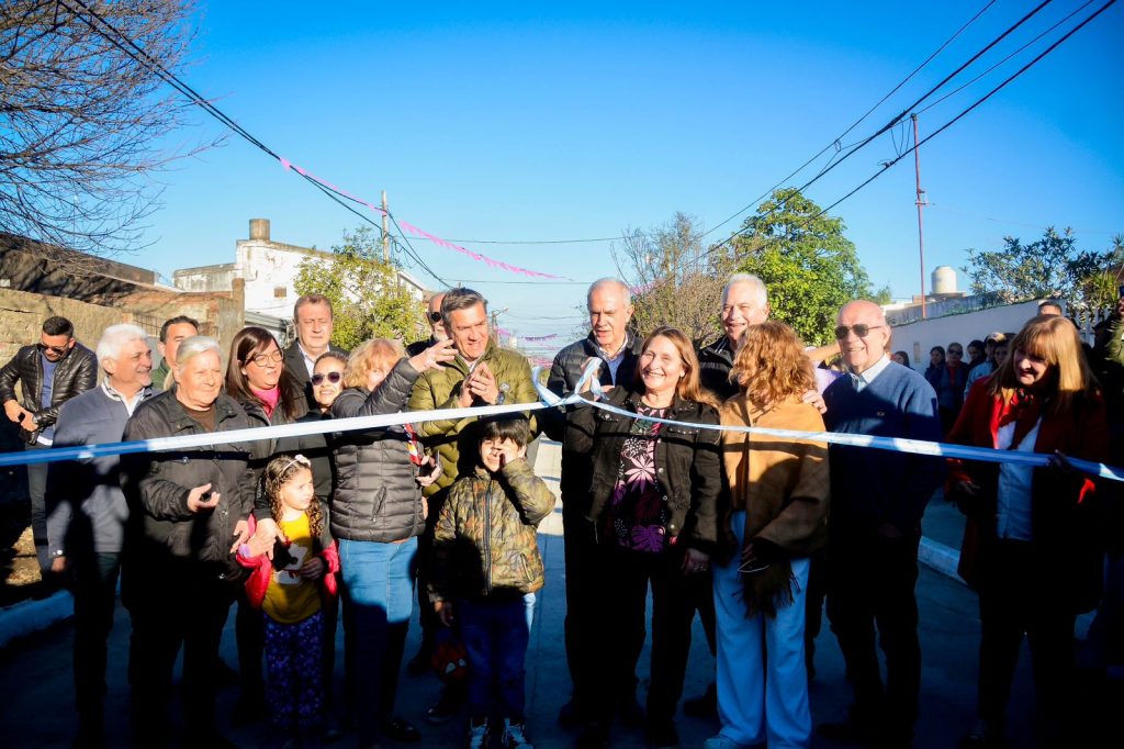 Zdero inauguró nuevas cuadras de pavimento en el barrio San Miguel de Resistencia