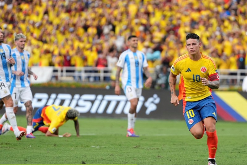 Con un penal ‘inventado’, la Selección argentina perdió ante Colombia por las Eliminatorias Con un penal ‘inventado’, la Selección argentina perdió ante Colombia por las Eliminatorias