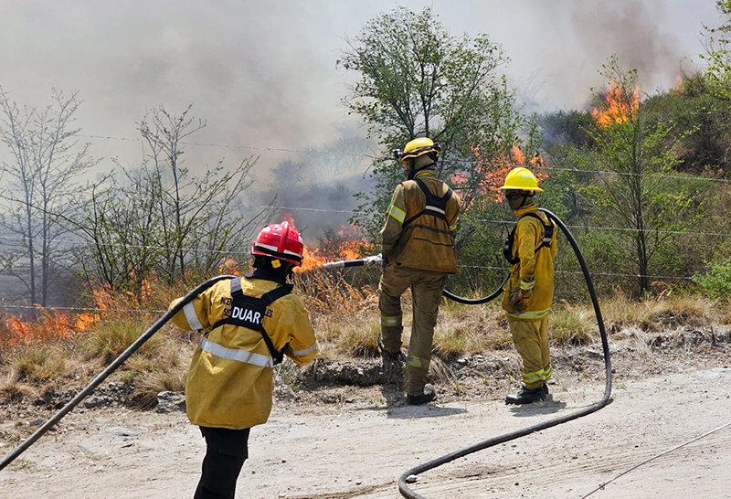 Incendios no cesan en Córdoba: se registraron dos nuevos focos en Cosquín y Traslasierra Incendios no cesan en Córdoba: se registraron dos nuevos focos en Cosquín y Traslasierra