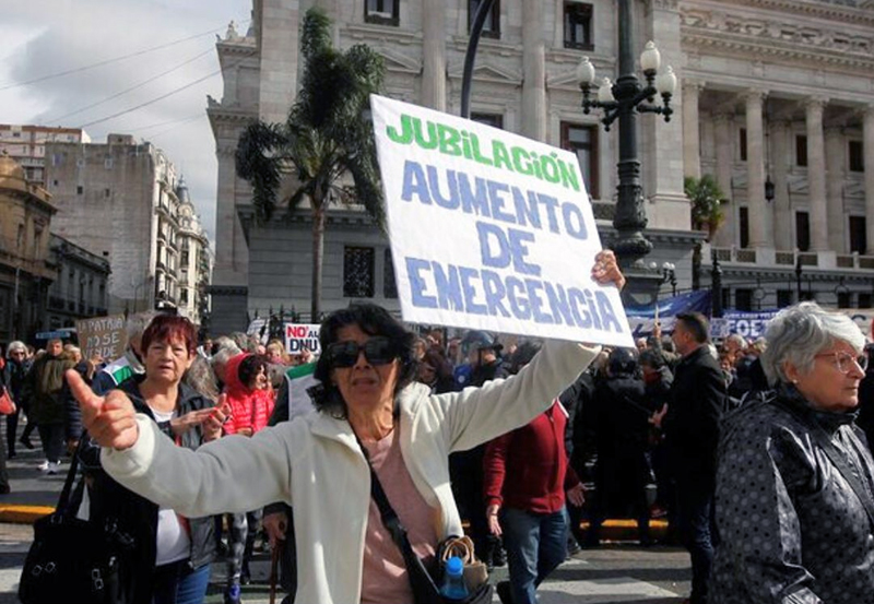 Jubilaciones: por el congelamiento, el valor real del bono cayó 36% en un año Jubilaciones: por el congelamiento, el valor real del bono cayó 36% en un año