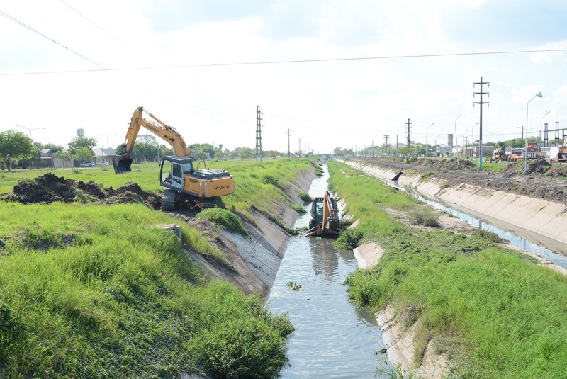 La Municipalidad realiza la limpieza del Canal de la Soberanía Nacional La Municipalidad realiza la limpieza del Canal de la Soberanía Nacional