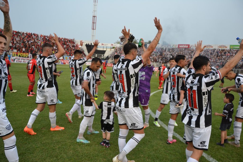 Primera Nacional: For Ever sostuvo la categoría tras el empate de Brown