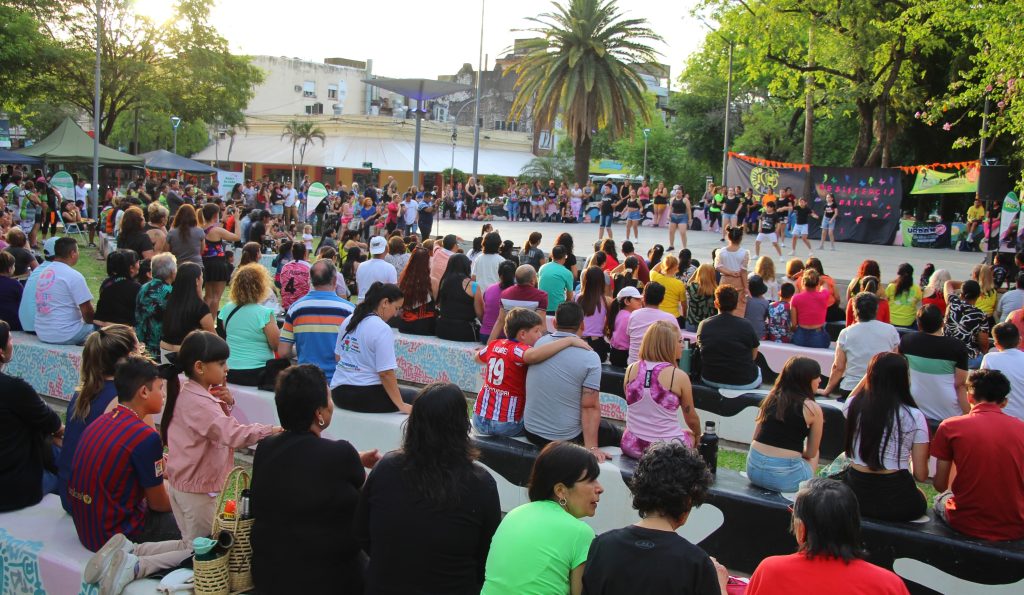 Con la Plaza 25 de Mayo como escenario, Resistencia Baila cerró octubre a todo ritmo