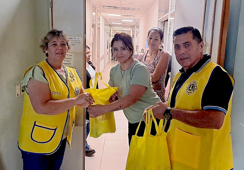 El Club de Leones de Resistencia efectuó la entrega de “Kits de Aseo Personal” en el Pediátrico El Club de Leones de Resistencia efectuó la entrega de “Kits de Aseo Personal” en el Pediátrico