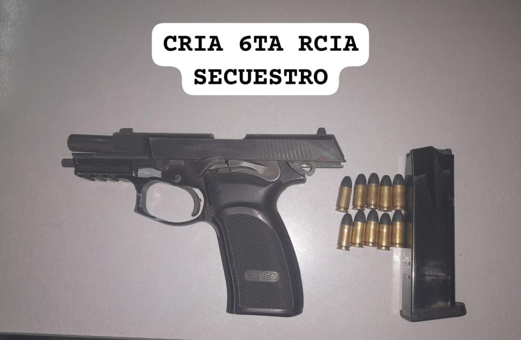 Estaban de fiesta, a los tiros: llegó la policía y se llevó el arma