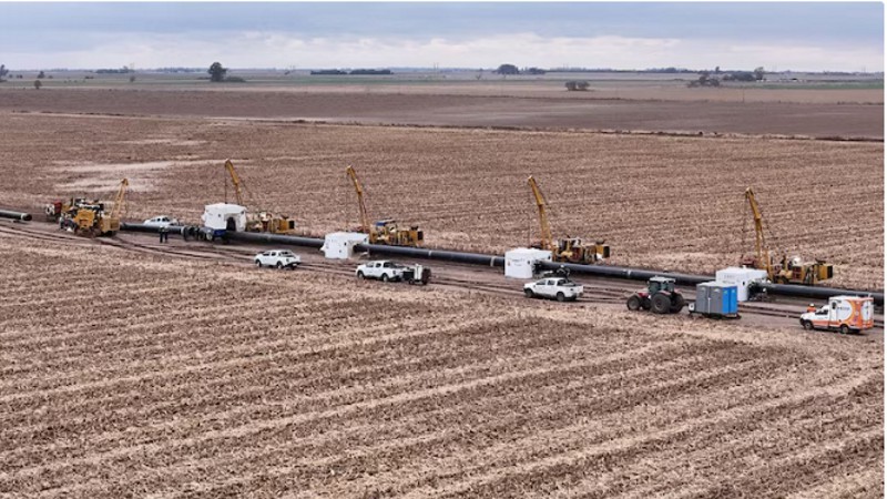 El Gobierno inauguró “la última obra pública”: permitirá transportar el gas de Vaca Muerta, ahorrar USD 1.000 millones y bajar subsidios El Gobierno inauguró “la última obra pública”: permitirá transportar el gas de Vaca Muerta, ahorrar USD 1.000 millones y bajar subsidios