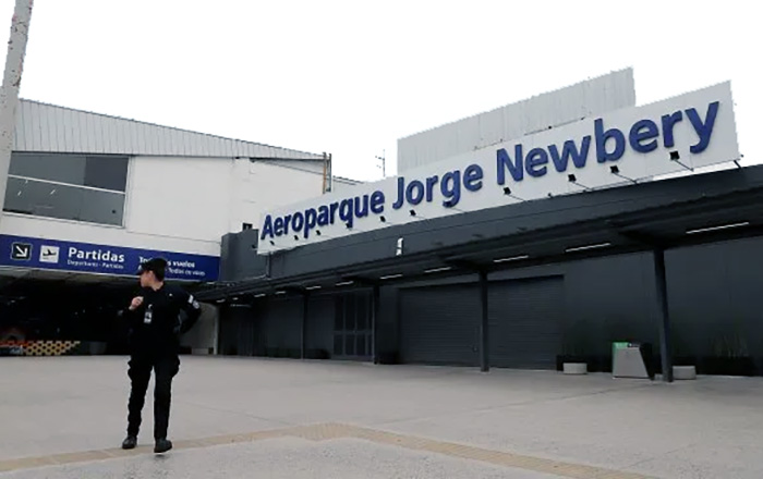Por la medida gremial de pilotos, se cancelaron 12 vuelos en Aeroparque Por la medida gremial de pilotos, se cancelaron 12 vuelos en Aeroparque