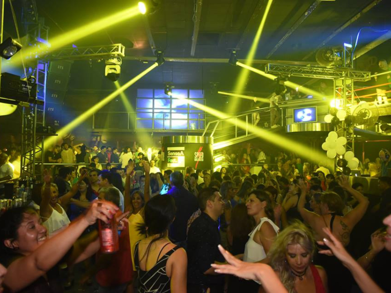 Dumrauf propone extender una hora los horarios de los bares, pubs y discotecas, los días sábados y feriados Dumrauf propone extender una hora los horarios de los bares, pubs y discotecas, los días sábados y feriados