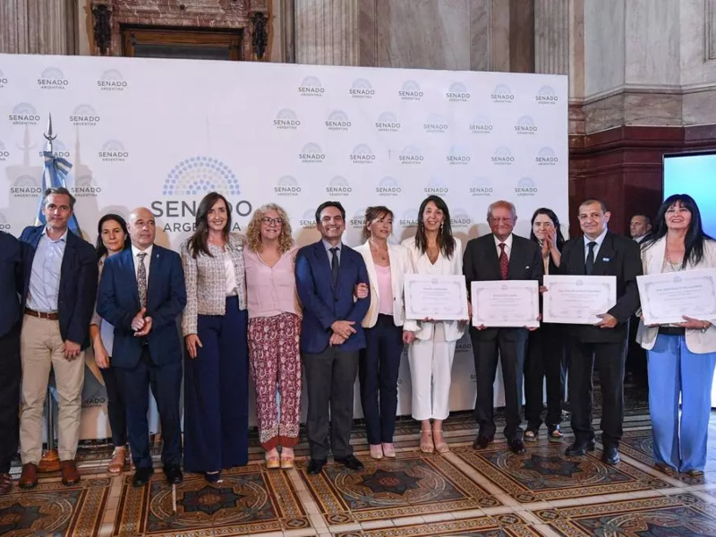 Villarruel distinguió en el Senado a organizaciones que militan contra la “ideología de género” y la ESI Villarruel distinguió en el Senado a organizaciones que militan contra la “ideología de género” y la ESI