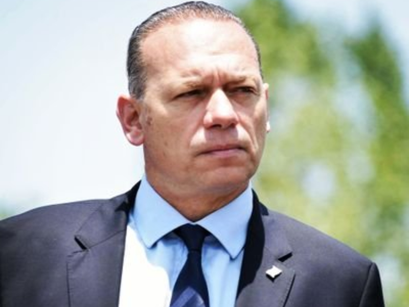 Sergio Berni: “Si Milei no cambia, la sociedad lo va a echar” Sergio Berni: “Si Milei no cambia, la sociedad lo va a echar”