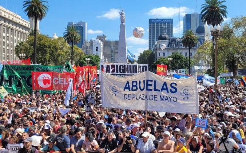 Organizaciones políticas, sociales y sindicales de izquierda marcharán a Plaza de Mayo a 23 años del ‘Argentinazo’ Organizaciones políticas, sociales y sindicales de izquierda marcharán a Plaza de Mayo a 23 años del ‘Argentinazo’