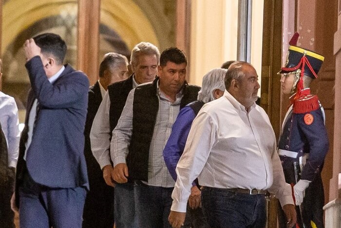 El Gobierno convocó a una mesa de diálogo a la CGT y a empresarios del G6 El Gobierno convocó a una mesa de diálogo a la CGT y a empresarios del G6
