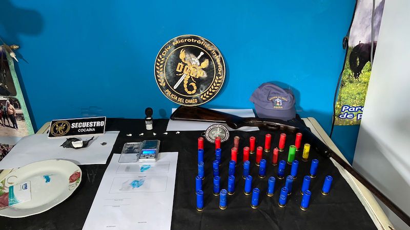 Allanamiento en Sáenz Peña: secuestraron cocaína, un arma y cartuchos Allanamiento en Sáenz Peña: secuestraron cocaína, un arma y cartuchos