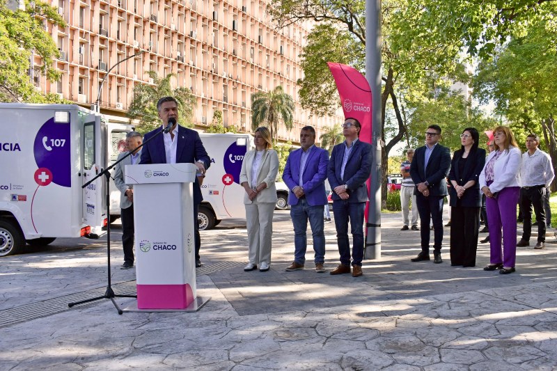 Zdero presentó 16 nuevas ambulancias para la atención sanitaria y 9 camionetas para Desarrollo Humano Zdero presentó 16 nuevas ambulancias para la atención sanitaria y 9 camionetas para Desarrollo Humano