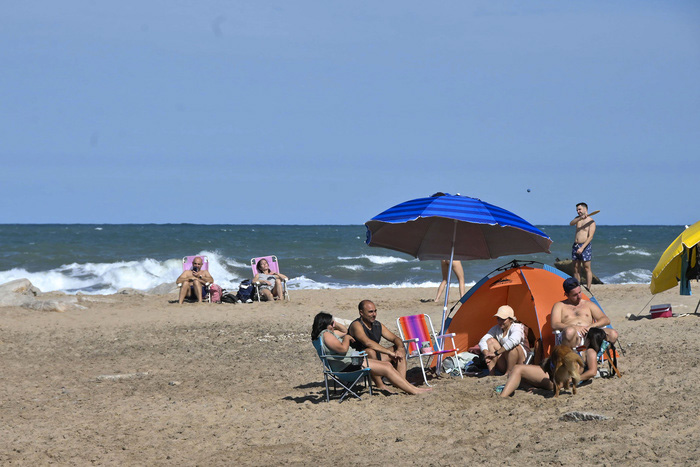 La temporada de verano empezó con baja ocupación esperando el “turismo de último momento” La temporada de verano empezó con baja ocupación esperando el “turismo de último momento”