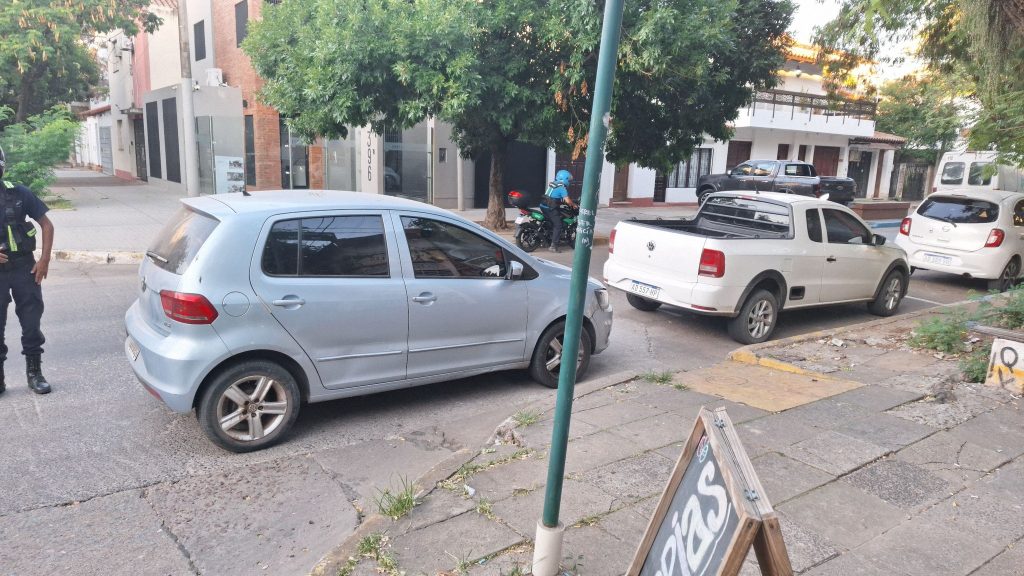 Bloqueaba una rampa para personas con discapacidad y se negó a realizarse el control de alcoholemia Bloqueaba una rampa para personas con discapacidad y se negó a realizarse el control de alcoholemia